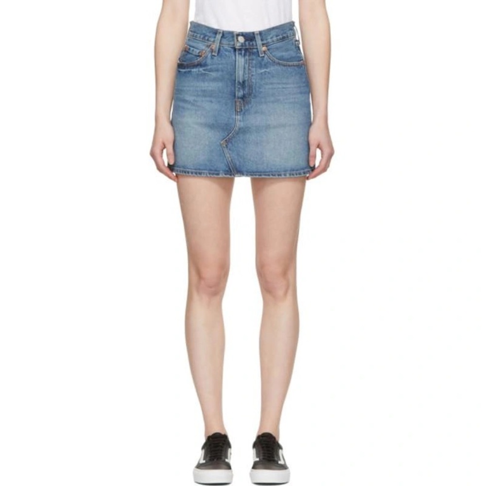 Levis medium wash denim skirt size 24